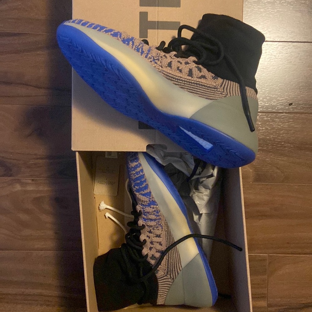 Brand new yeezy- selling it because it is not my size